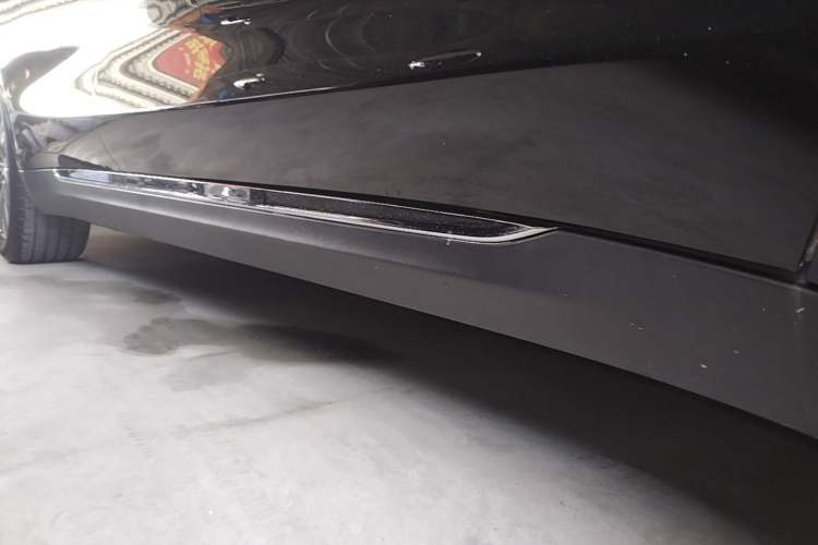 Used Hongqi E-QM5 2022 431 km Charge & Enjoy Edition Right Side Sill