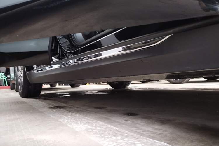 Used Hongqi E-QM5 2022 431 km Charge & Enjoy Edition Right Side Sill