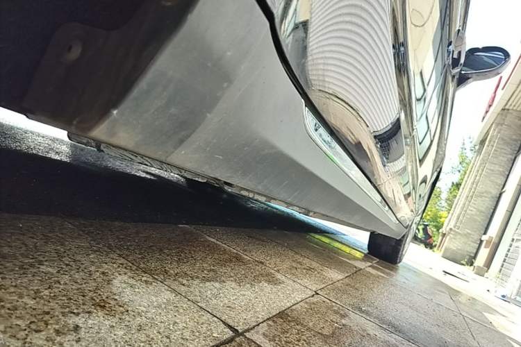 Used Hongqi E-QM5 2022 431 km Charge & Enjoy Edition Right Side Sill