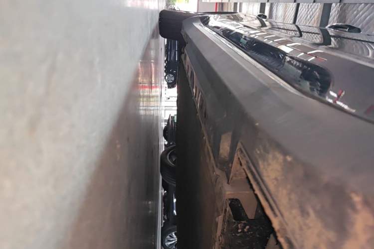 Used Hongqi E-QM5 2022 431 km Charge & Enjoy Edition Right Side Sill