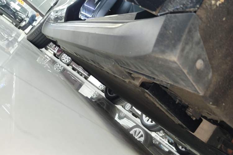 Used Hongqi E-QM5 2022 431 km Charge & Enjoy Edition Right Side Sill