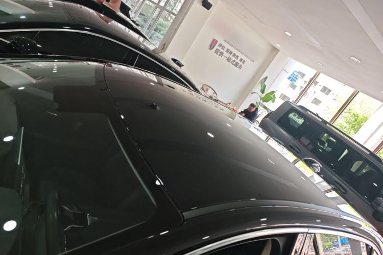 Used Hongqi E-QM5 2022 431 km Charge & Enjoy Edition Roof