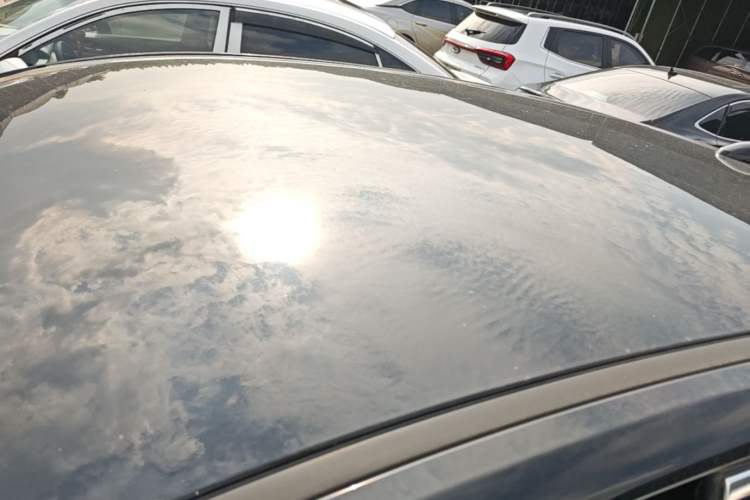 Used Hongqi E-QM5 2022 431 km Charge & Enjoy Edition Roof