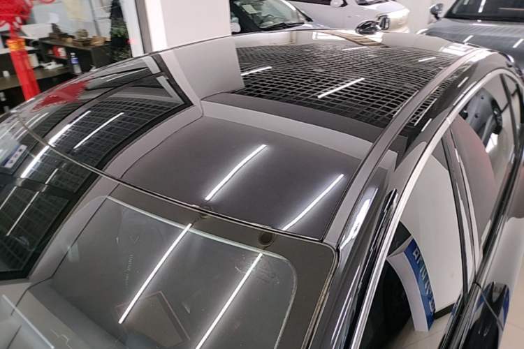 Used Hongqi E-QM5 2022 431 km Charge & Enjoy Edition Roof