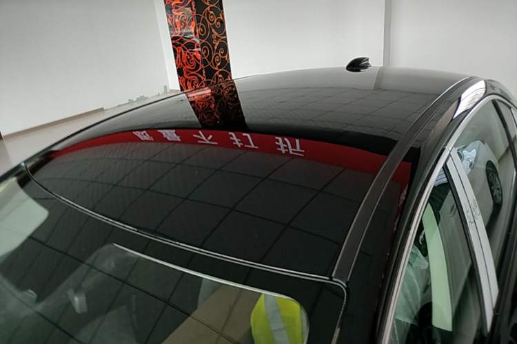 Used Hongqi E-QM5 2022 431 km Charge & Enjoy Edition Roof