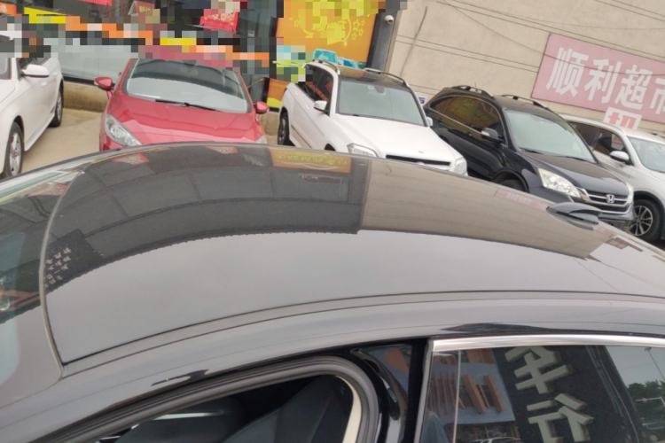 Used Hongqi E-QM5 2022 431 km Charge & Enjoy Edition Roof