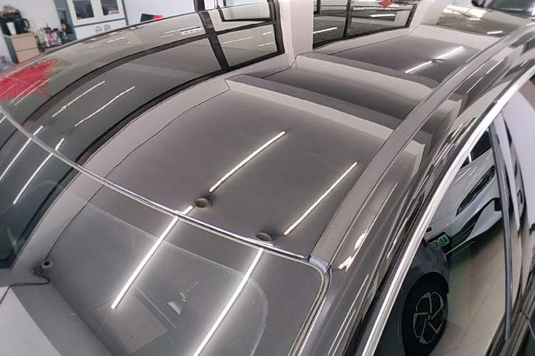 Used Hongqi E-QM5 2022 431 km Charge & Enjoy Edition Roof