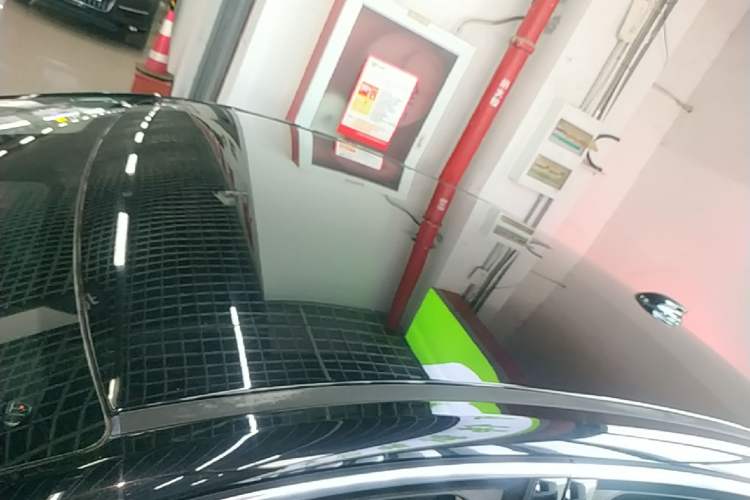 Used Hongqi E-QM5 2022 431 km Charge & Enjoy Edition Roof
