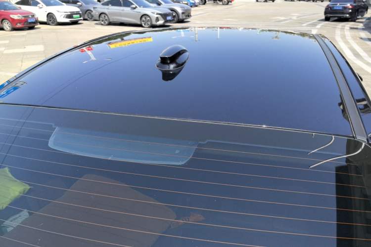 Used Hongqi E-QM5 2022 431 km Charge & Enjoy Edition Roof