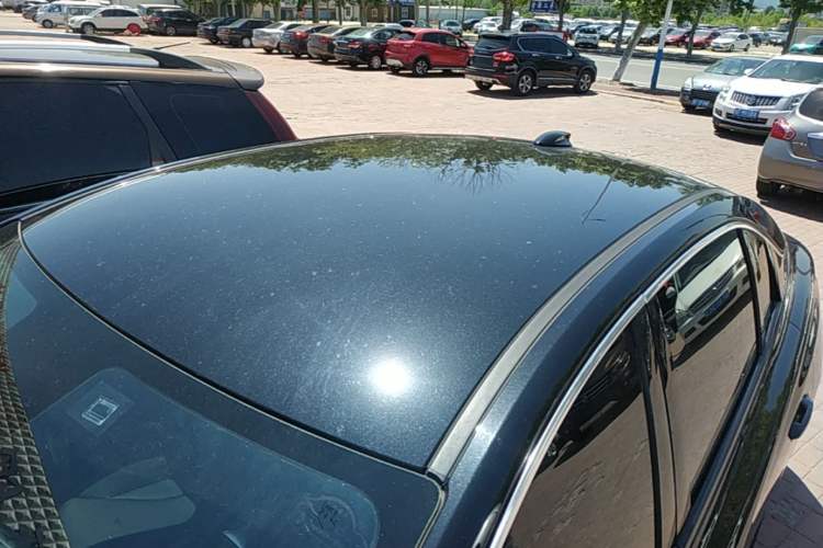 Used Hongqi E-QM5 2022 431 km Charge & Enjoy Edition Roof