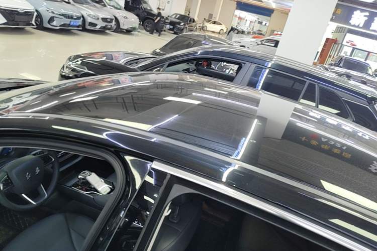 Used Hongqi E-QM5 2022 431 km Charge & Enjoy Edition Roof