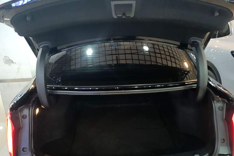 Used Hongqi E-QM5 2022 431 km Charge & Enjoy Edition Trunk