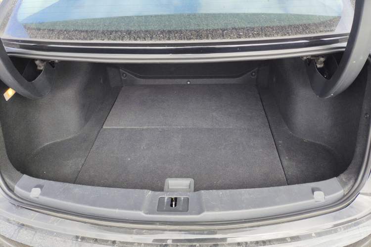 Used Hongqi E-QM5 2022 431 km Charge & Enjoy Edition Trunk