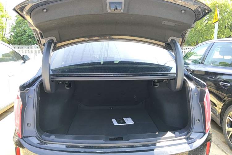 Used Hongqi E-QM5 2022 431 km Charge & Enjoy Edition Trunk