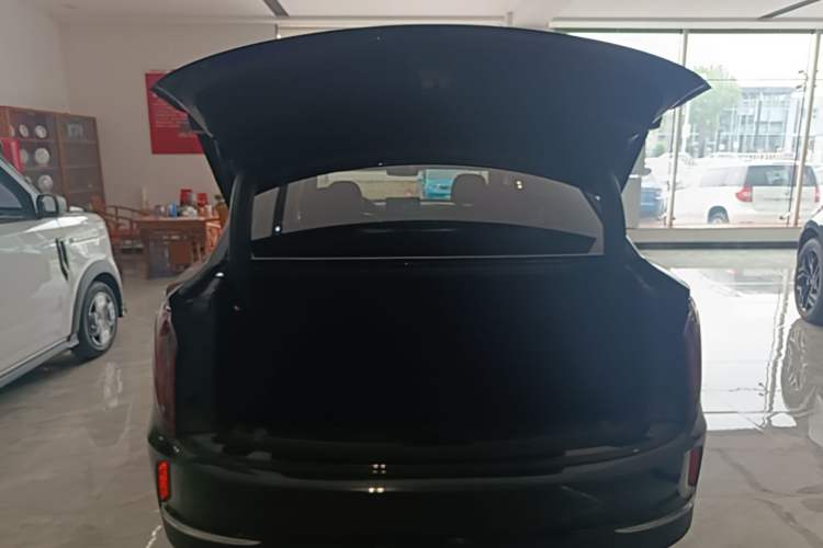 Used Hongqi E-QM5 2022 431 km Charge & Enjoy Edition Trunk