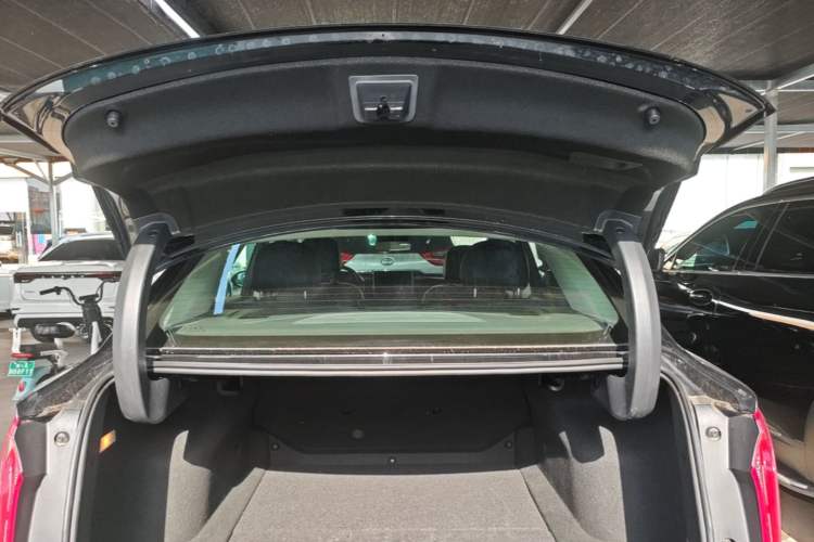 Used Hongqi E-QM5 2022 431 km Charge & Enjoy Edition Trunk