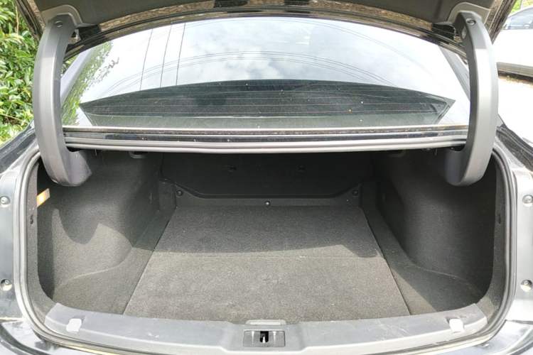 Used Hongqi E-QM5 2022 431 km Charge & Enjoy Edition Trunk