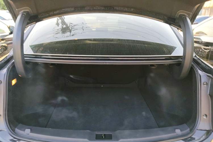 Used Hongqi E-QM5 2022 431 km Charge & Enjoy Edition Trunk