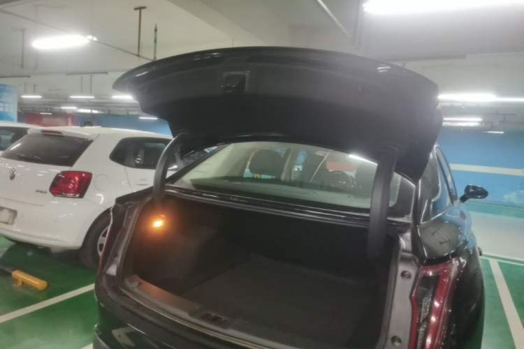 Used Hongqi E-QM5 2022 431 km Charge & Enjoy Edition Trunk