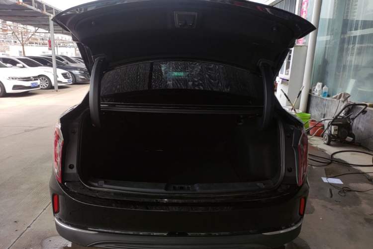 Used Hongqi E-QM5 2022 431 km Charge & Enjoy Edition Trunk