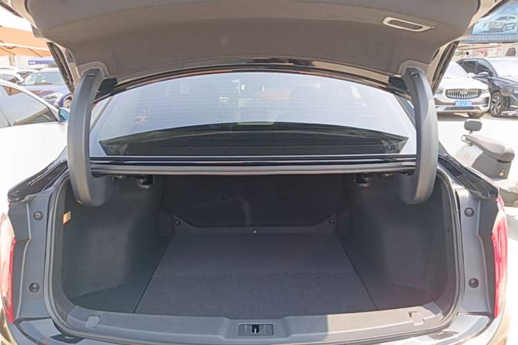 Used Hongqi E-QM5 2022 431 km Charge & Enjoy Edition Trunk