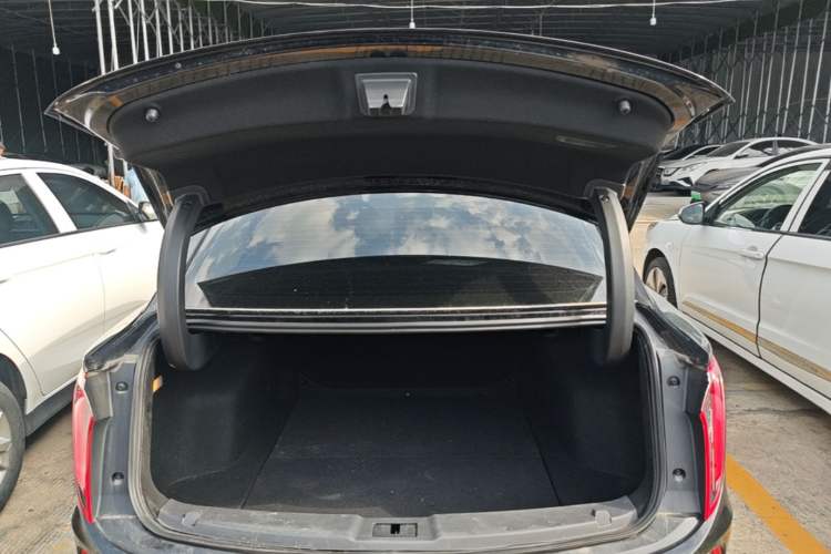 Used Hongqi E-QM5 2022 431 km Charge & Enjoy Edition Trunk