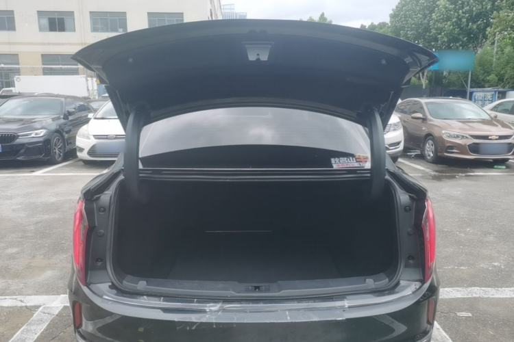 Used Hongqi E-QM5 2022 431 km Charge & Enjoy Edition Trunk