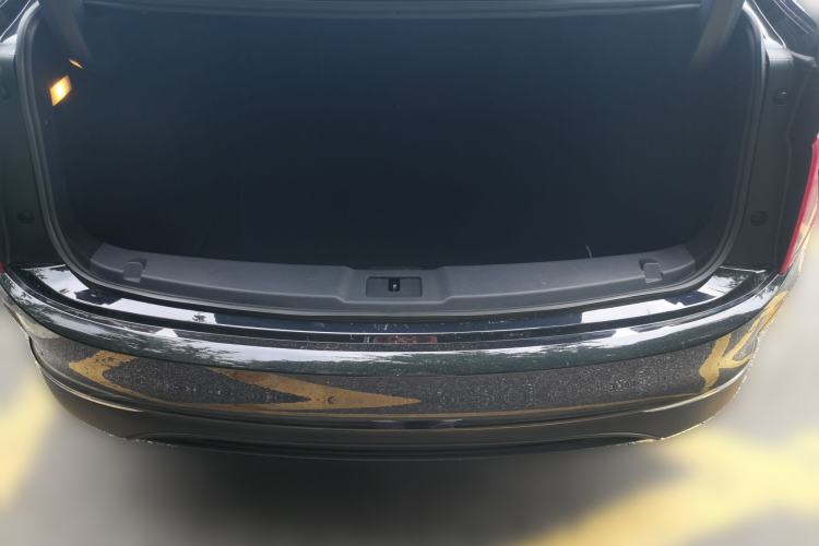 Used Hongqi E-QM5 2022 431 km Charge & Enjoy Edition Trunk