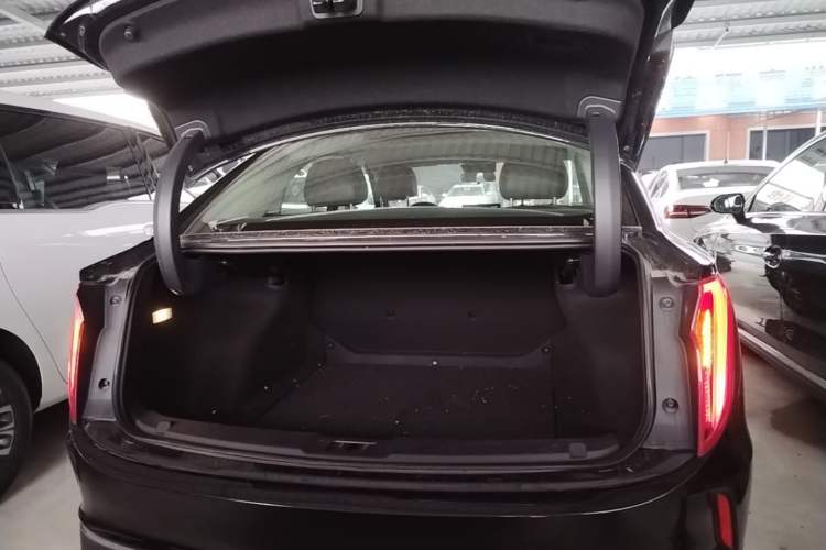 Used Hongqi E-QM5 2022 431 km Charge & Enjoy Edition Trunk
