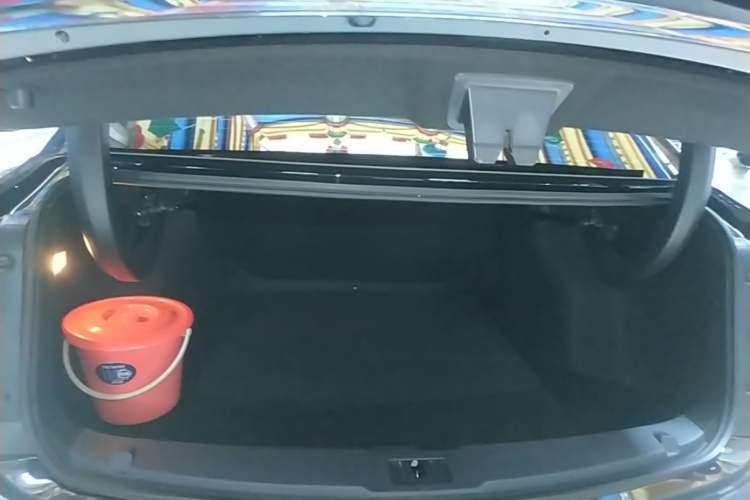 Used Hongqi E-QM5 2022 431 km Charge & Enjoy Edition Trunk