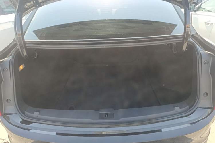 Used Hongqi E-QM5 2022 431 km Charge & Enjoy Edition Trunk