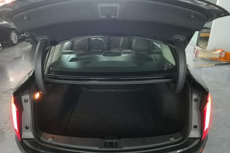 Used Hongqi E-QM5 2022 431 km Charge & Enjoy Edition Trunk