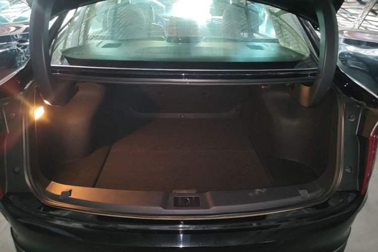 Used Hongqi E-QM5 2022 431 km Charge & Enjoy Edition Trunk