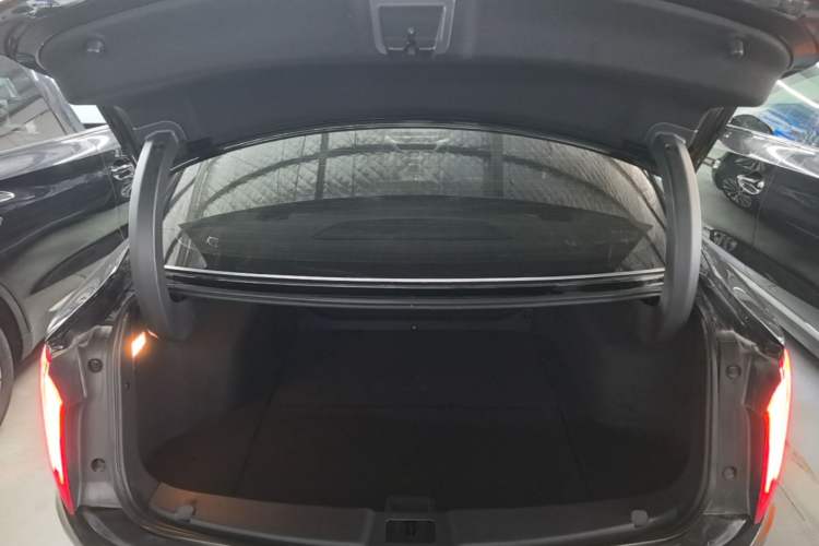 Used Hongqi E-QM5 2022 431 km Charge & Enjoy Edition Trunk