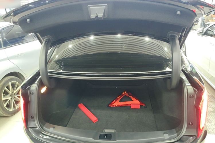 Used Hongqi E-QM5 2022 431 km Charge & Enjoy Edition Trunk