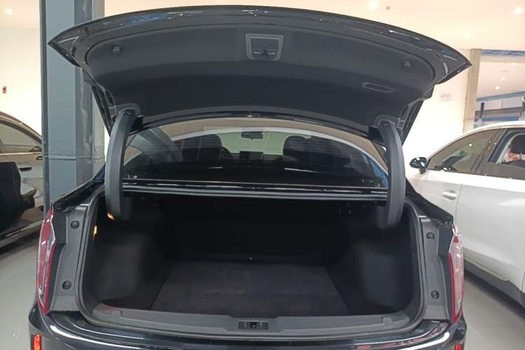 Used Hongqi E-QM5 2022 431 km Charge & Enjoy Edition Trunk