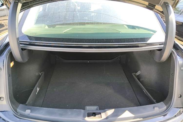 Used Hongqi E-QM5 2022 431 km Charge & Enjoy Edition Trunk