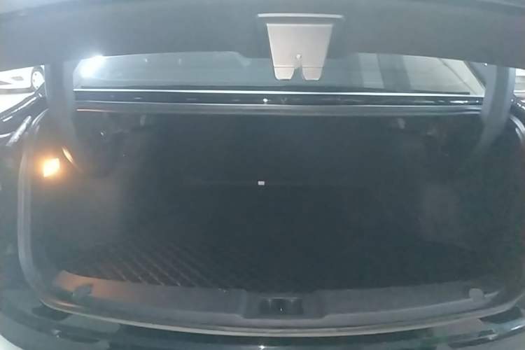 Used Hongqi E-QM5 2022 431 km Charge & Enjoy Edition Trunk