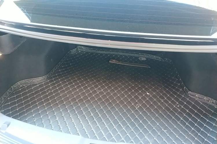 Used Hongqi E-QM5 2022 431 km Charge & Enjoy Edition Trunk