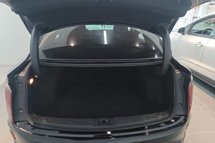 Used Hongqi E-QM5 2022 431 km Charge & Enjoy Edition Trunk