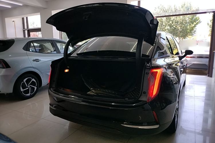 Used Hongqi E-QM5 2022 431 km Charge & Enjoy Edition Trunk