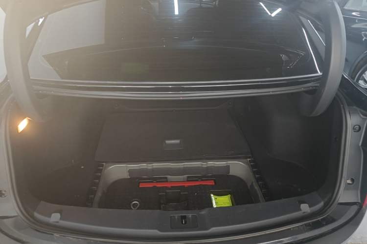 Used Hongqi E-QM5 2022 431 km Charge & Enjoy Edition Trunk