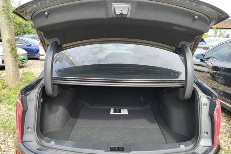 Used Hongqi E-QM5 2022 431 km Charge & Enjoy Edition Trunk