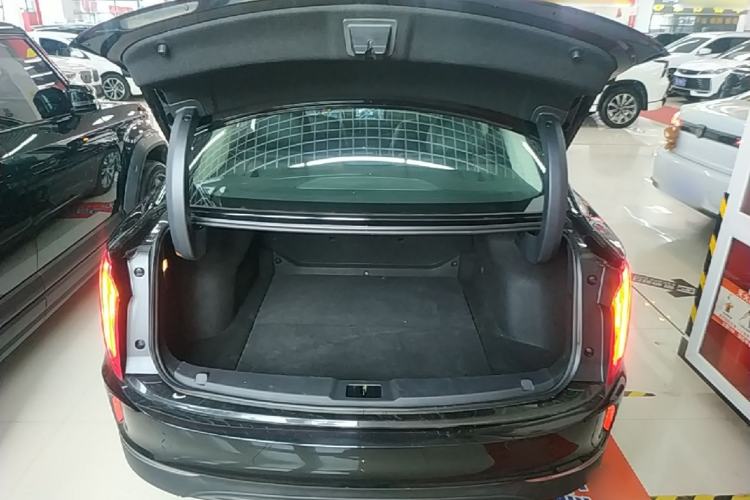 Used Hongqi E-QM5 2022 431 km Charge & Enjoy Edition Trunk