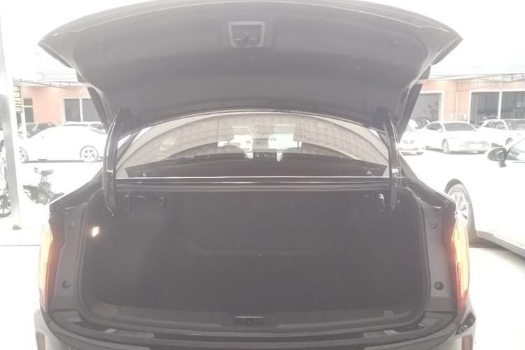 Used Hongqi E-QM5 2022 431 km Charge & Enjoy Edition Trunk