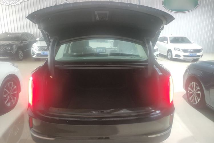 Used Hongqi E-QM5 2022 431 km Charge & Enjoy Edition Trunk