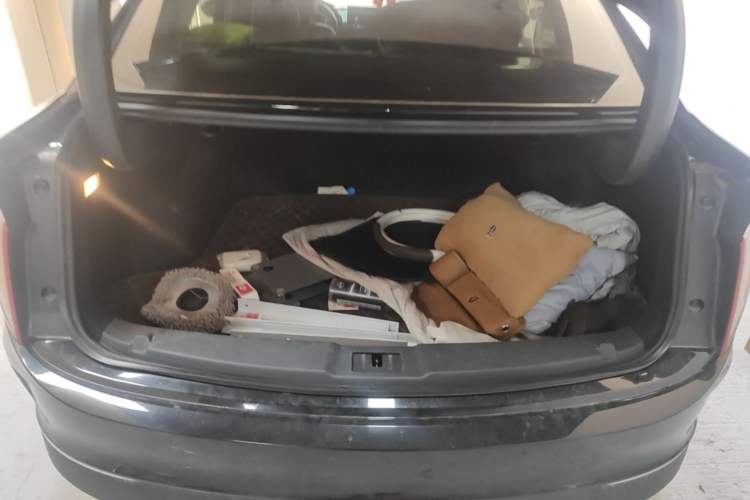 Used Hongqi E-QM5 2022 431 km Charge & Enjoy Edition Trunk