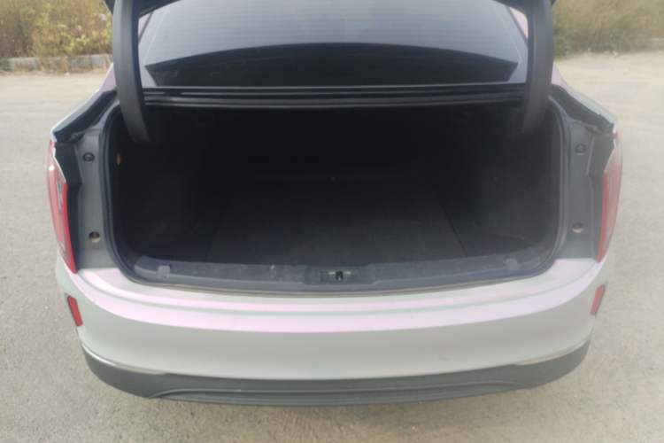 Used Hongqi E-QM5 2022 431 km Charge & Enjoy Edition Trunk