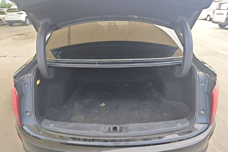 Used Hongqi E-QM5 2022 431 km Charge & Enjoy Edition Trunk