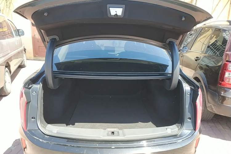 Used Hongqi E-QM5 2022 431 km Charge & Enjoy Edition Trunk